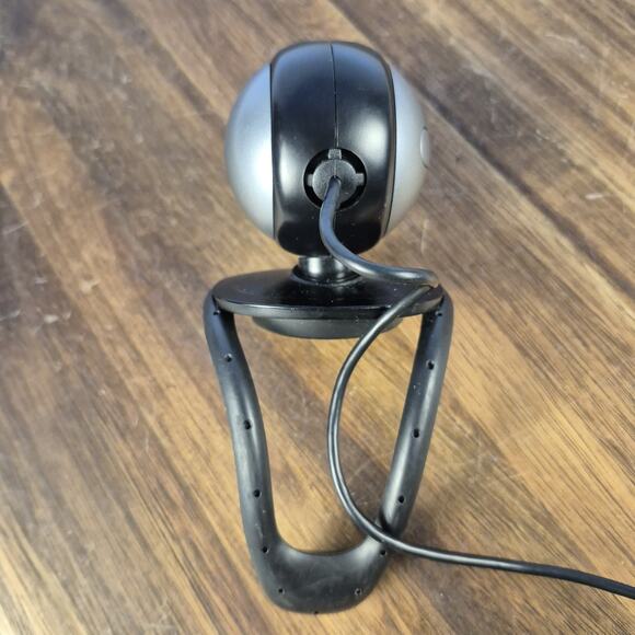 Logitech 1:3 Megapixel External USB Webcam - Picture 5 of 10